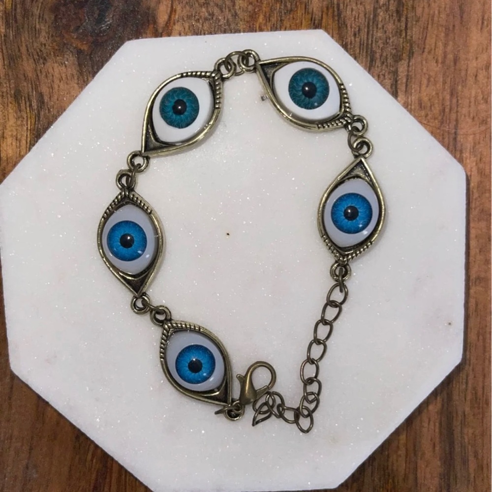 Eye bracelet